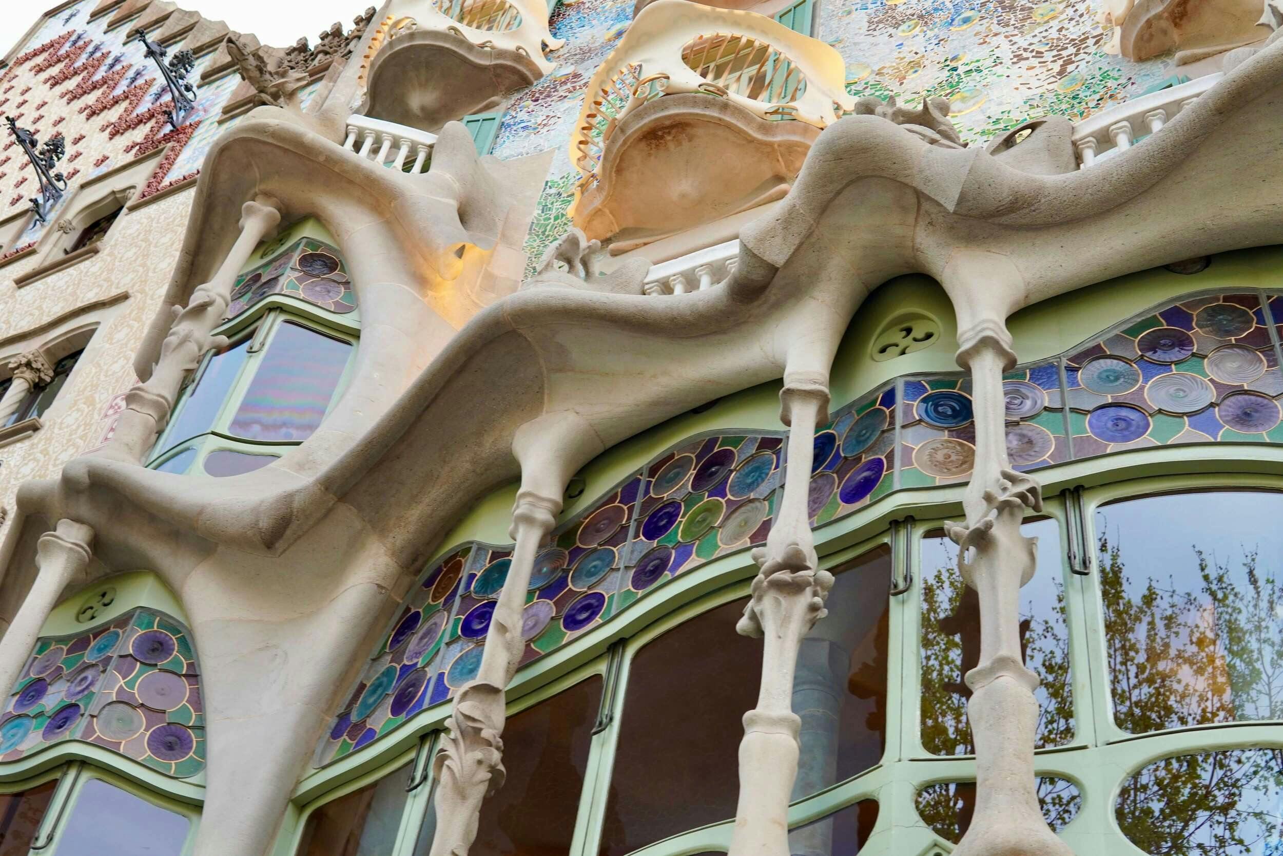 The colorful exterior of the house Casa Batlló